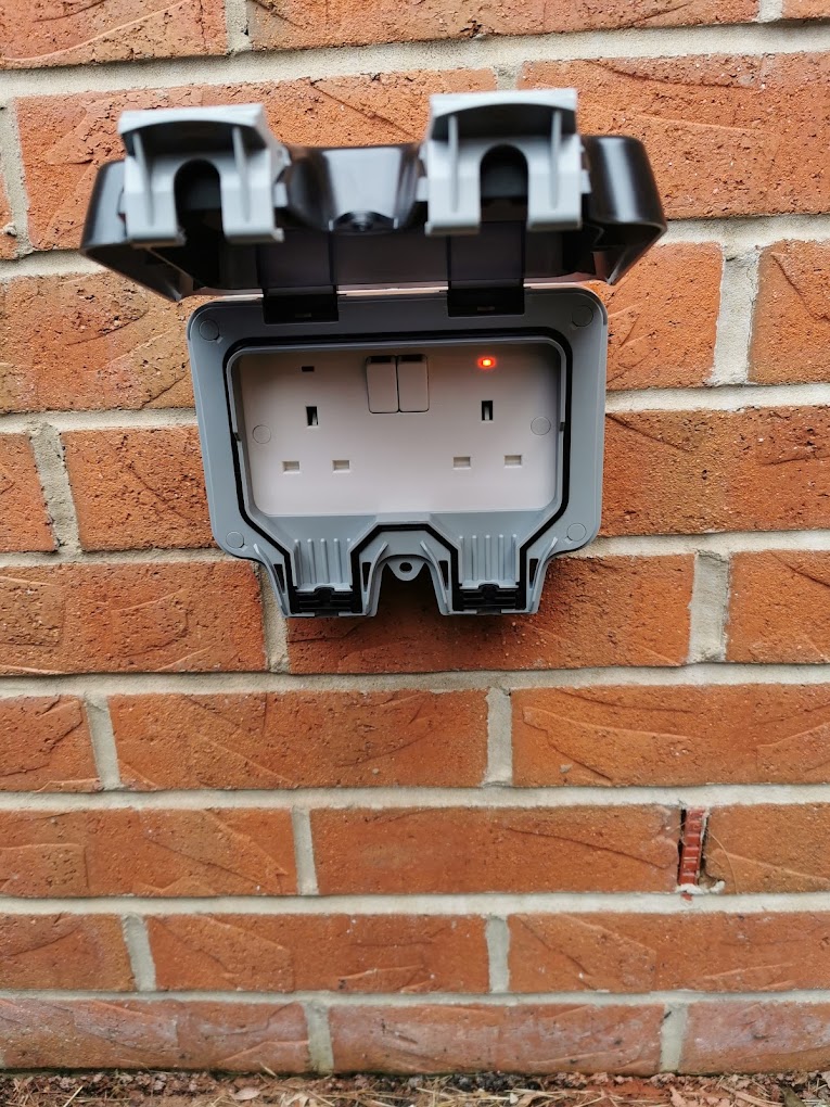 Mosaic Electrical outdoor power installation